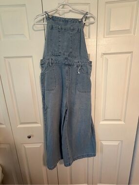 EBOSSY 
Women’s Light Wash Denim Wide Leg Overalls – Size Medium